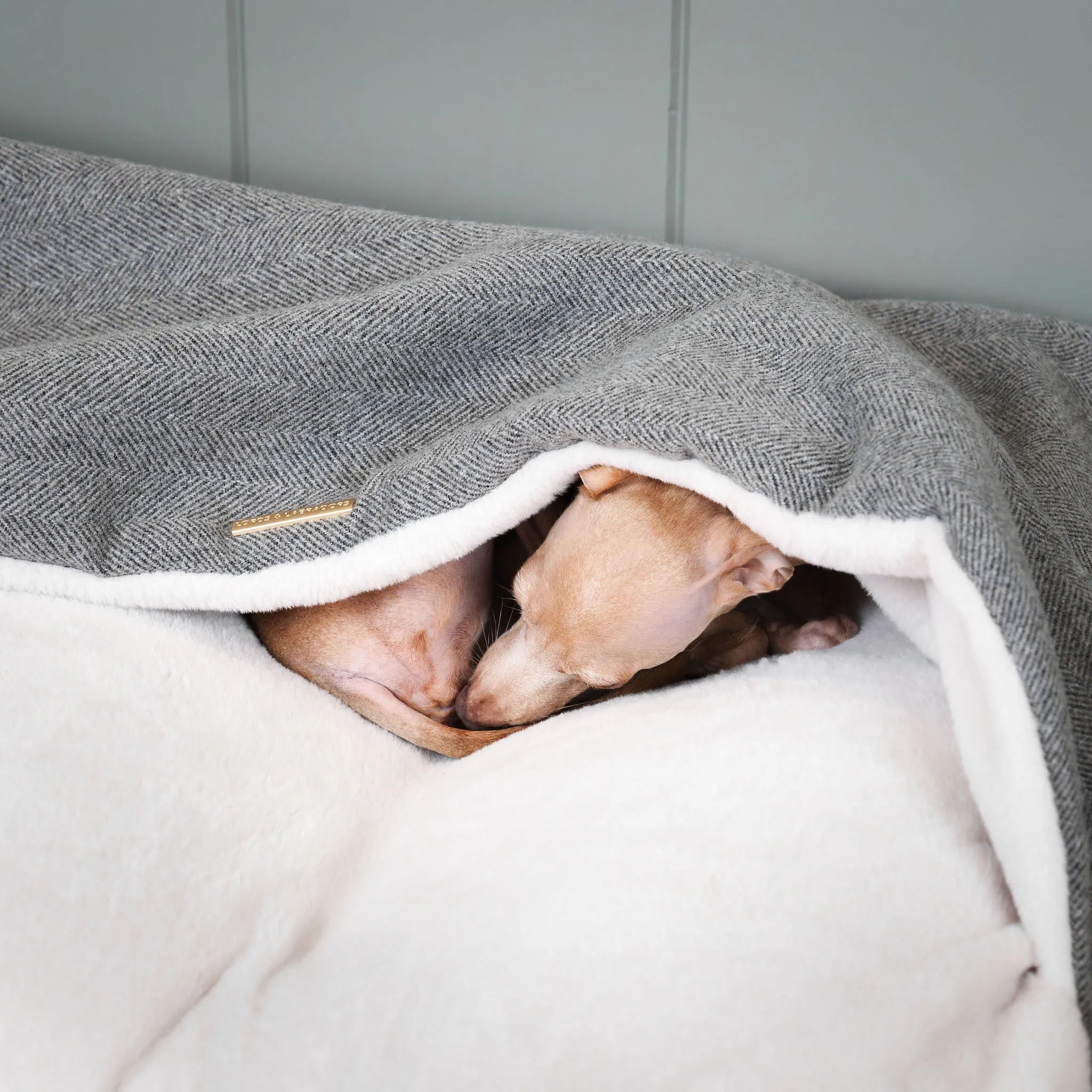 Sleepy Burrows Bed in Pewter Herringbone by Lords & Labradors