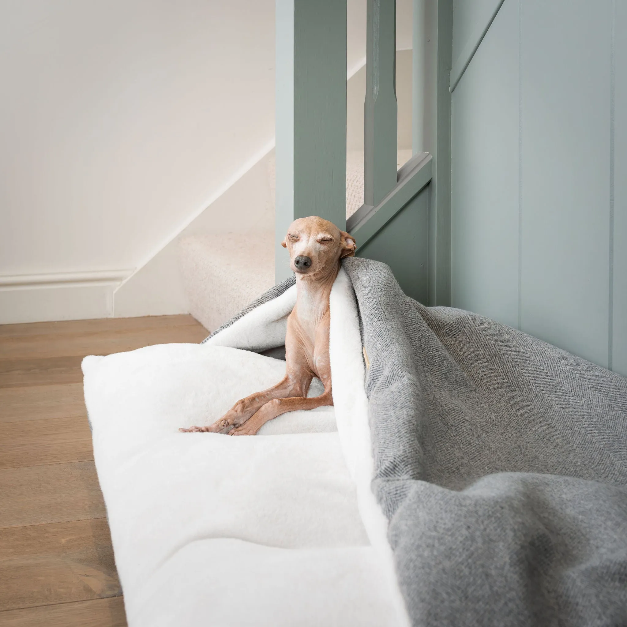 Sleepy Burrows Bed in Pewter Herringbone by Lords & Labradors