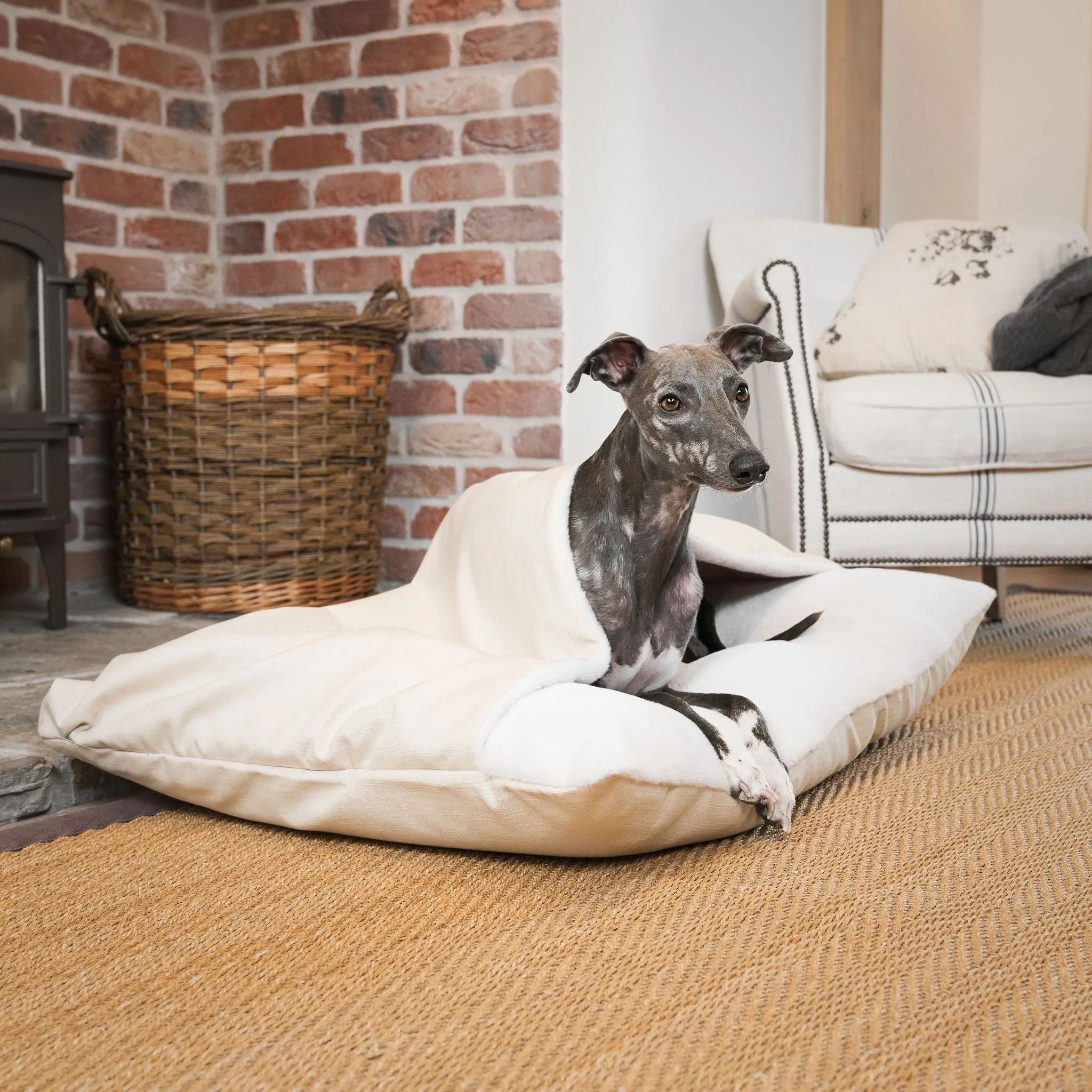 Sleepy Burrows Bed in Savanna Bone by Lords & Labradors