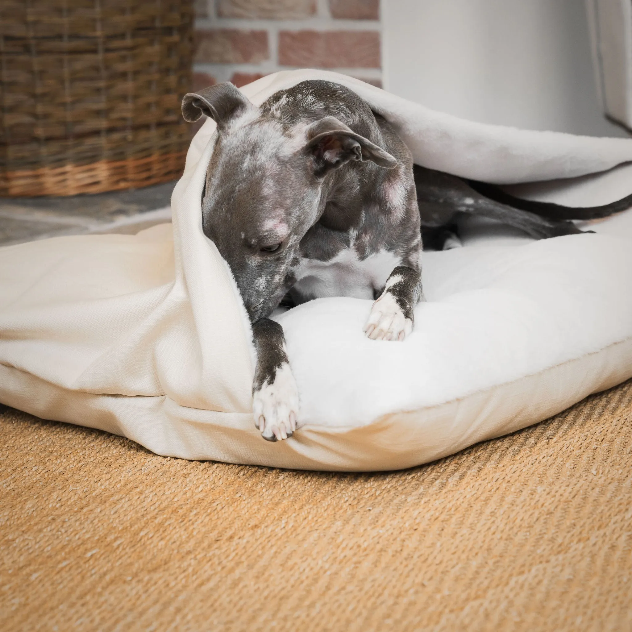 Sleepy Burrows Bed in Savanna Bone by Lords & Labradors