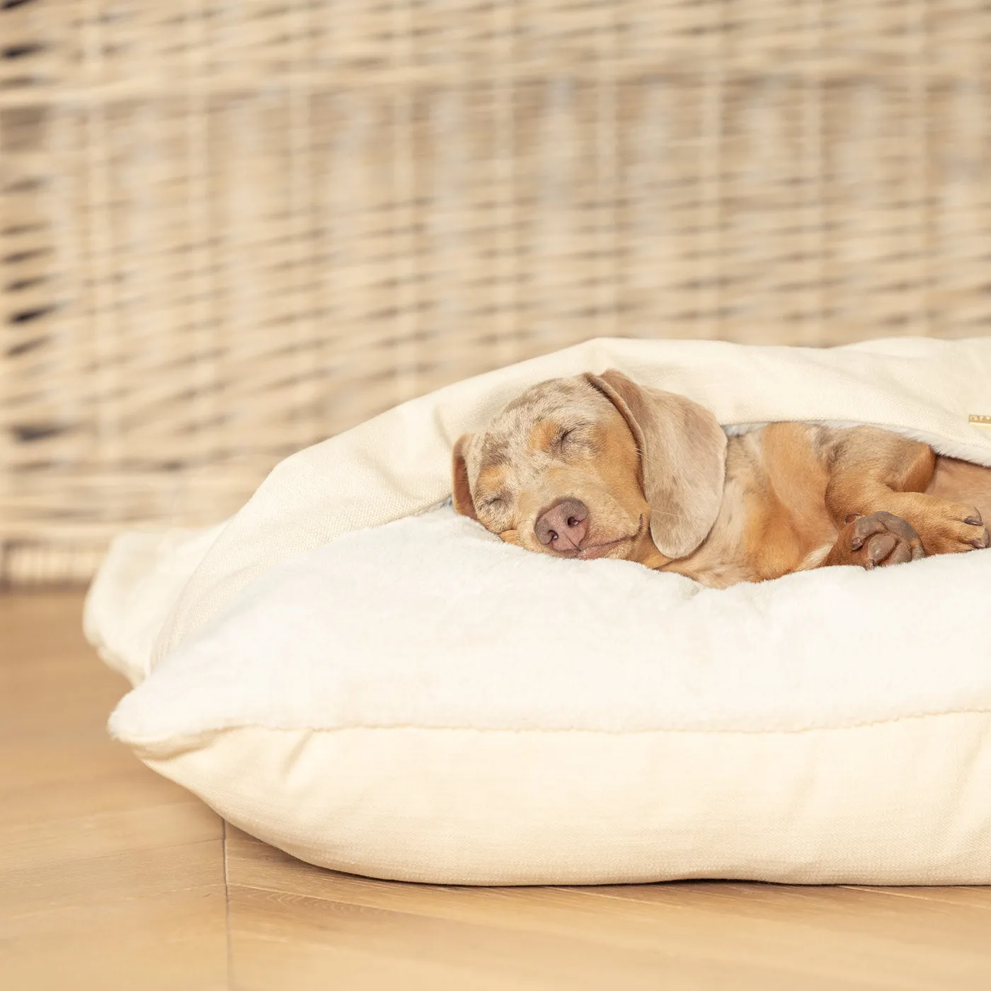 Sleepy Burrows Bed in Savanna Bone by Lords & Labradors