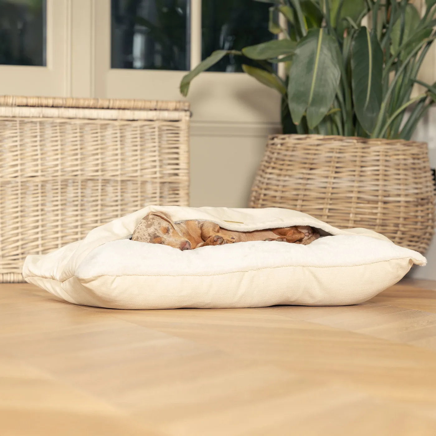 Sleepy Burrows Bed in Savanna Bone by Lords & Labradors