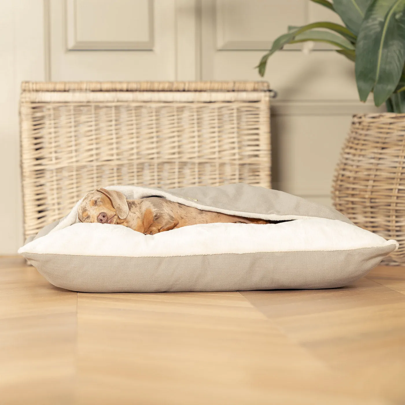 Sleepy Burrows Bed in Savanna Stone by Lords & Labradors